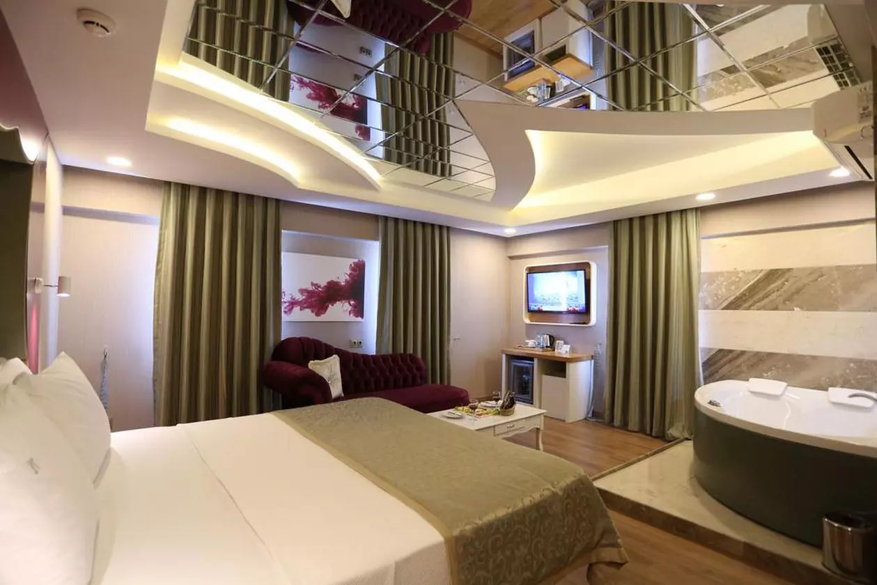 697793LIFECORNER_SHABAVIZPARVAZ (8).jpg